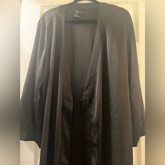 H&M black maxi robe size medium/large - Picture 2 of 10